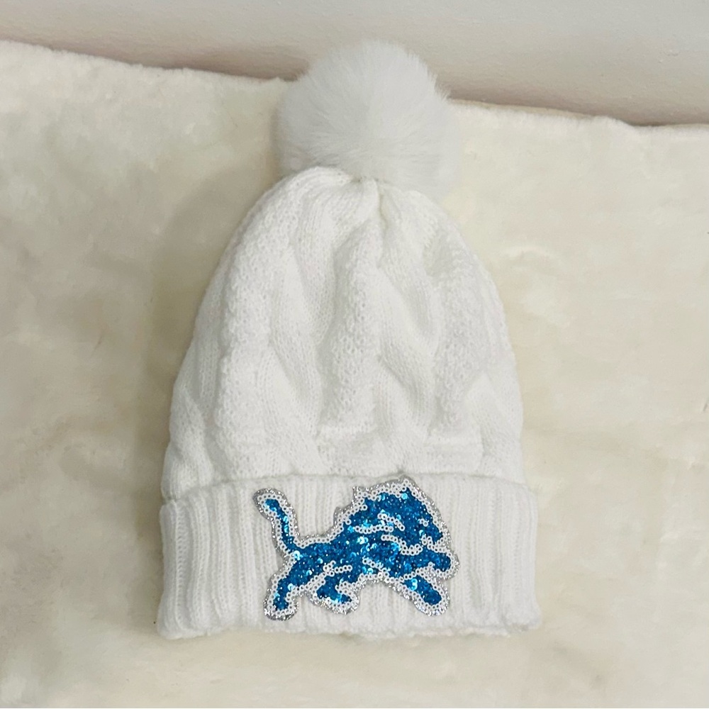 Detroit Lions beanie hat! Sequin bedazzled, lions logo, winter warm lined hat!